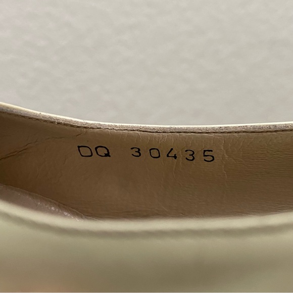 Vintage SALVATORE FERRAGAMO 30435 Ivory Pearl Leather Pumps Size 6.5 4A AAAA - Picture 11 of 16